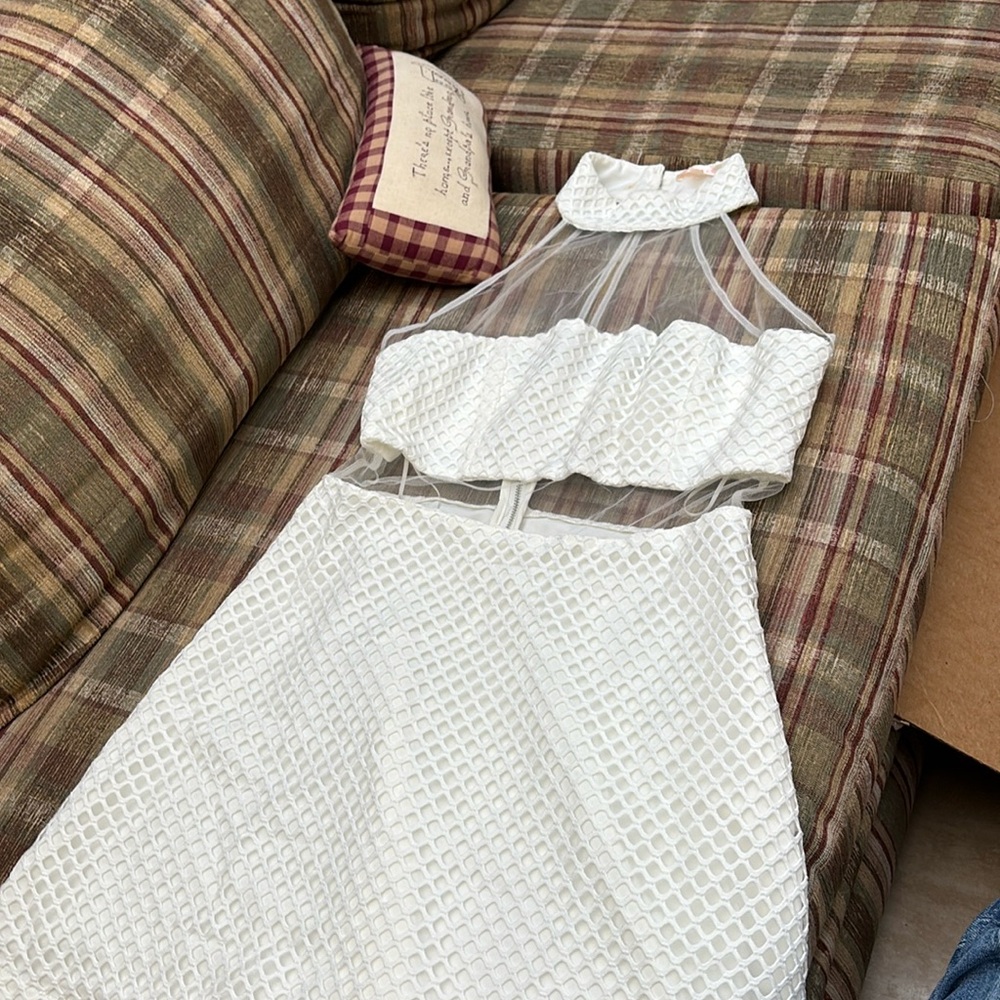 Luxxel white dress with mesh one stain can be cleaned on the inside
